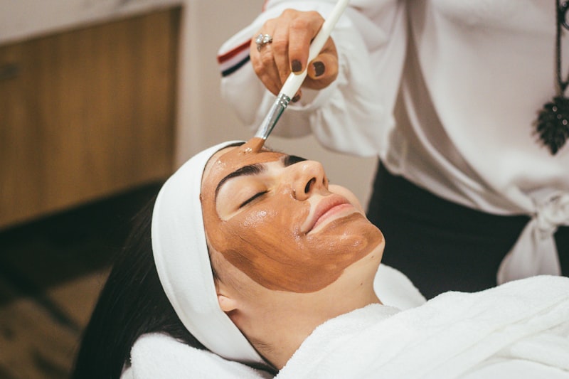 Before: dry uneven skin with stretch marks — After: glowing nourished even skin tone with Magic Body Oil